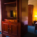 Rainbow Service Suite At Times Square