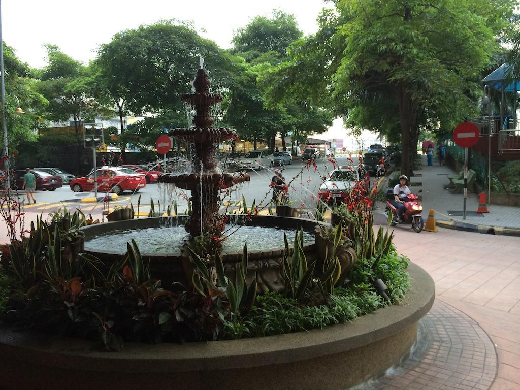 Rainbow Service At Times Square Pangsapuri